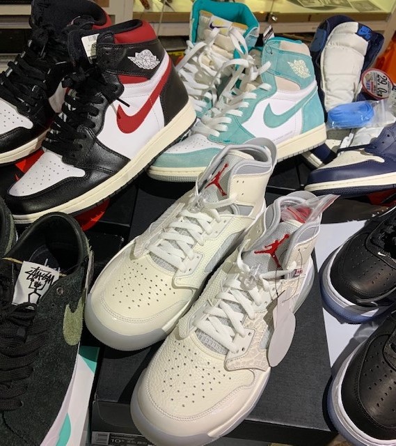 NIKE スニーカー続々入荷中！！ AIR JORDAN 1買取 – 福井の買取り・販売 サンステップ [ Recycle Store ]