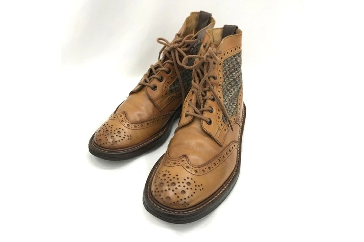 Tricker's のツイードコンビ、カントリーブーツの定番とは少し違う一足